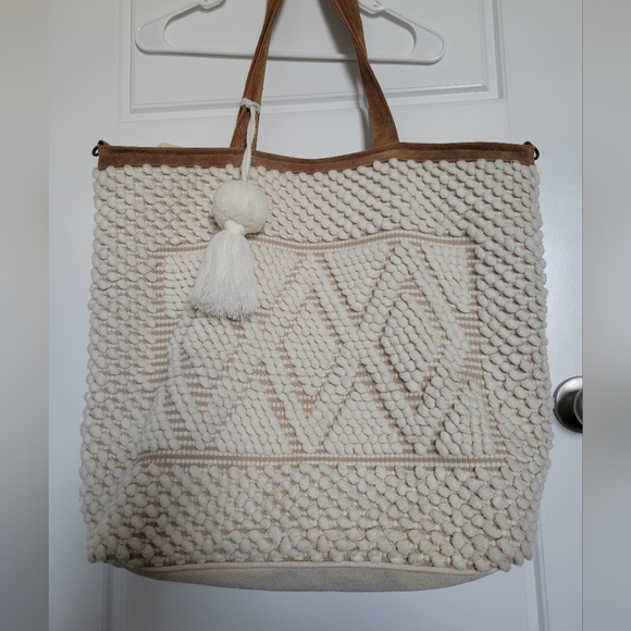 Panache Diamond Pattern Tote - Picture 2 of 8